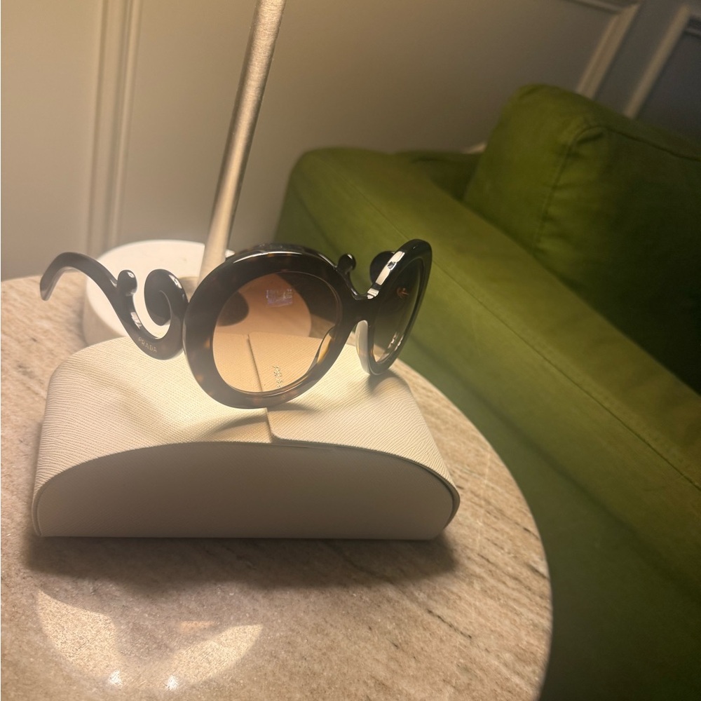 Prada sunglasses: dark brown (Prada PR 27NS MINIMAL BAROQUE)